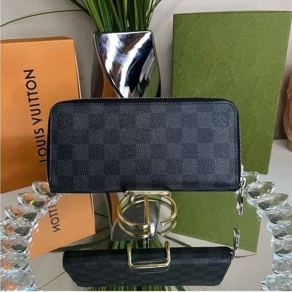 Louis Vuitton Handbags - Louis Vuitton Black Wallet